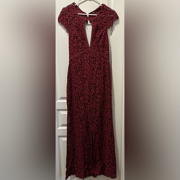 Harlyn Cap Sleeve Front Keyhole & Open Back Embroidered Lace Gown in Pomegranate - Picture 2 of 13